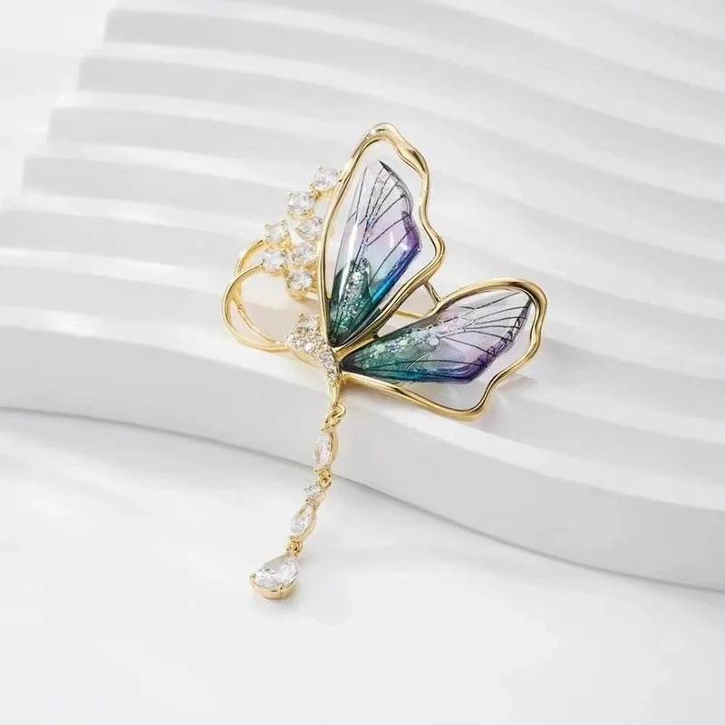 Exquisite Schmetterlingsbrosche mit Glitzersteinen Karnz