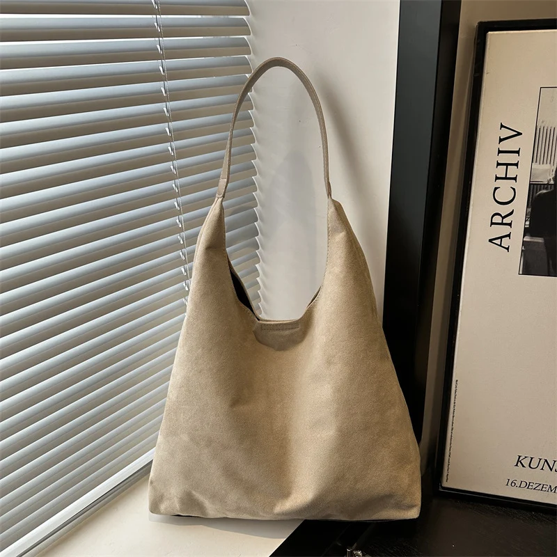 Wildleder Slouchy Hobo Bag Karnz