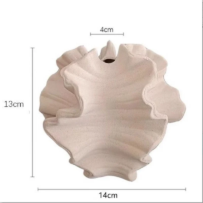 Skulpturale Rüschenteller mit integriertem 4 cm Vasenöffnungs