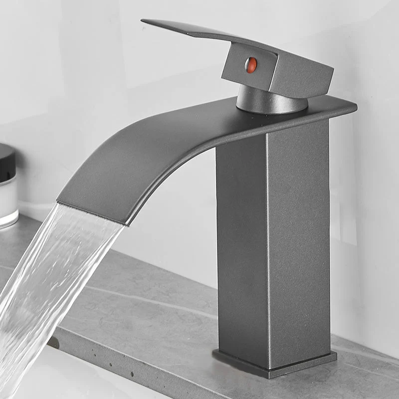 Moderner Badewannenarmatur Wasserfallauslauf Hebelgriff Messing Spülenarmatur