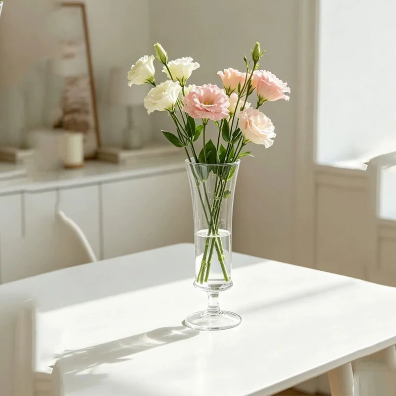 Schmaler ausgestellter Pedestal-Glasblumenvasen für die Einzel-Stängeldisplay