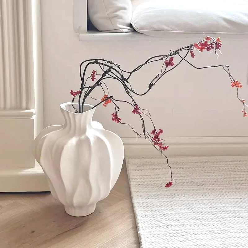 Hand-sculpted Wellenförmige Keramiktisch Skulptur Vase