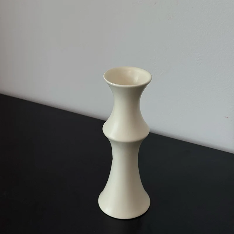 Glänzende skulpturale Sanduhrkeramikknopf mit ausgestelltem Rand