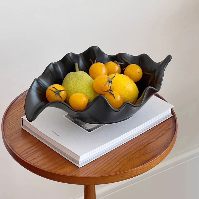 Dekoratives Keramisches Blatt Tablett für Schmuck und alltägliche Essentials mit skulptierter Venentextur