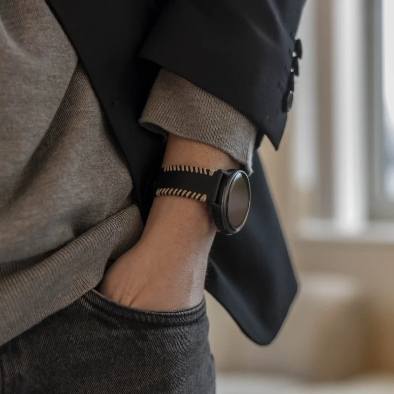 Coros Pace 4 Pro Lederarmband mit Ziernähten (Schwarz)