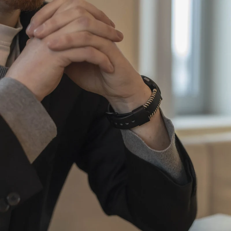 Coros Pace 4 Pro Lederarmband mit Ziernähten (Schwarz)
