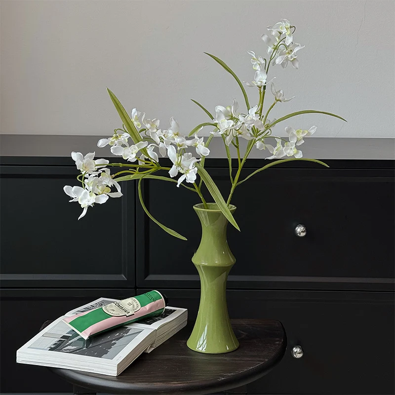 Keramische Sanduhr Bud Vase mit schmalem Hals und ausladendem Rand