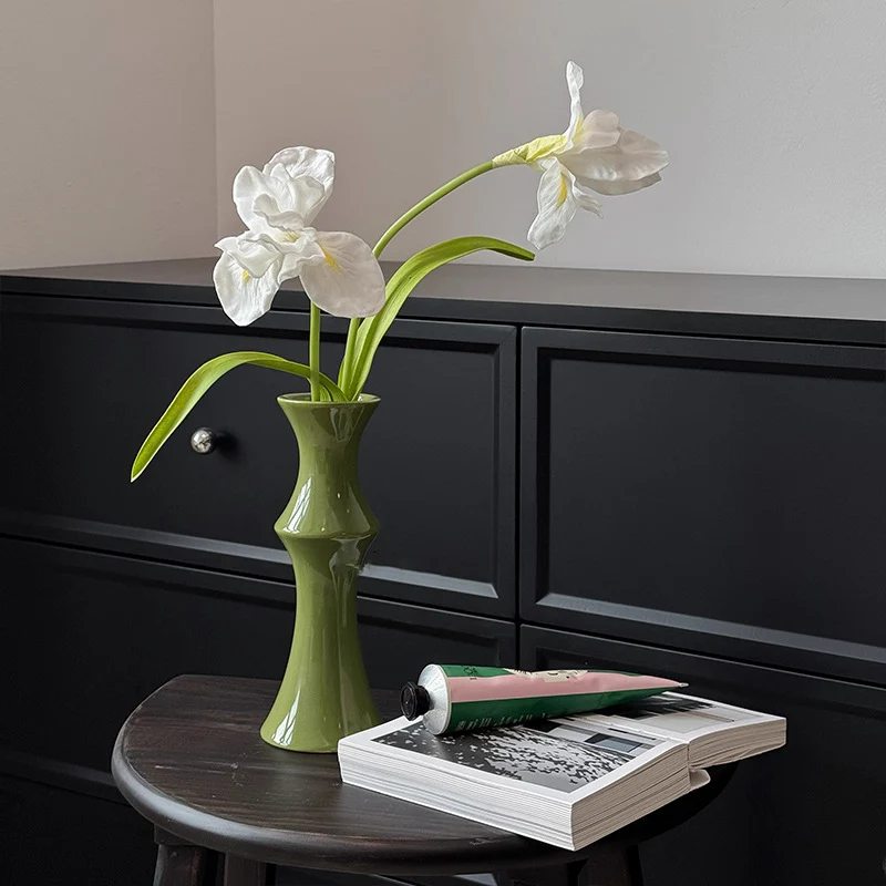 Keramische Sanduhr Bud Vase mit schmalem Hals und ausladendem Rand