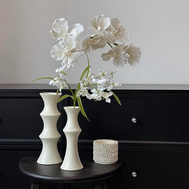 Keramische Sanduhr Bud Vase mit schmalem Hals und ausladendem Rand