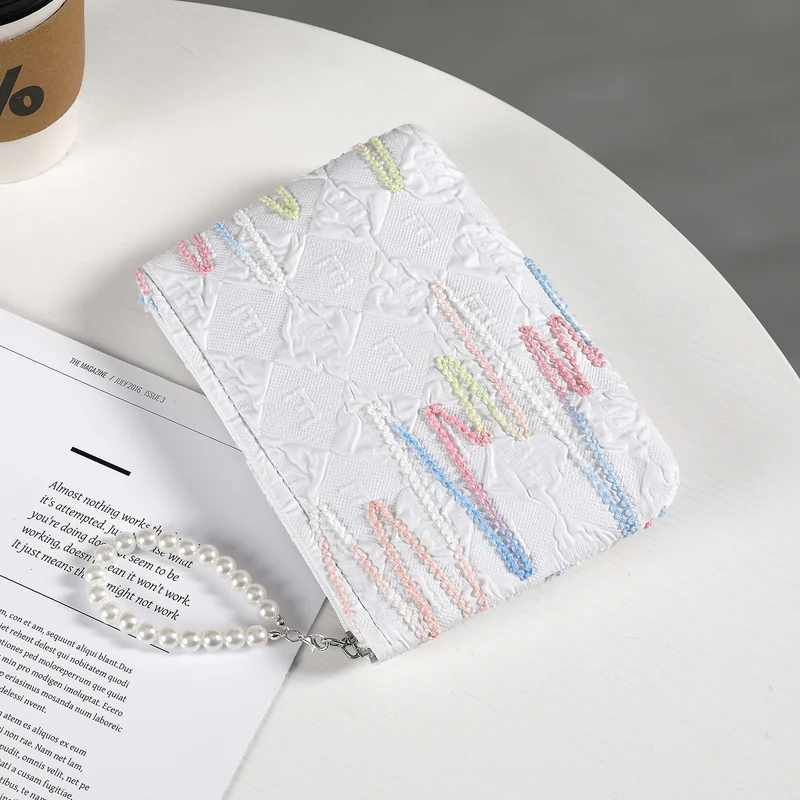 Texturierte Stoff-Clutch