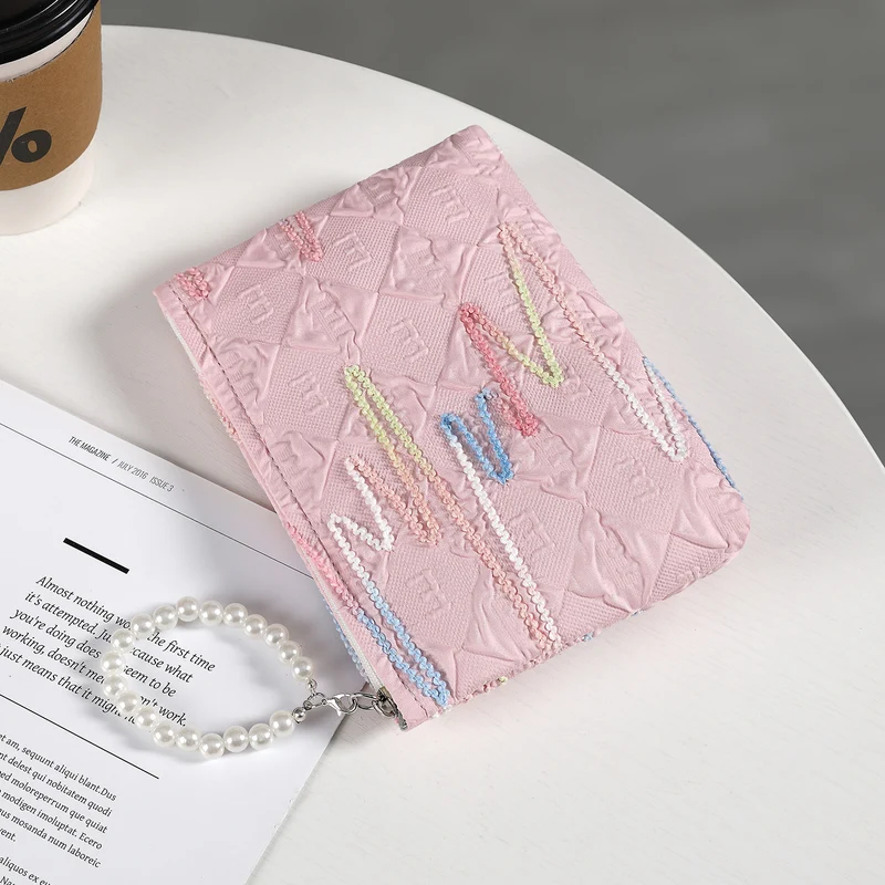 Texturierte Stoff-Clutch