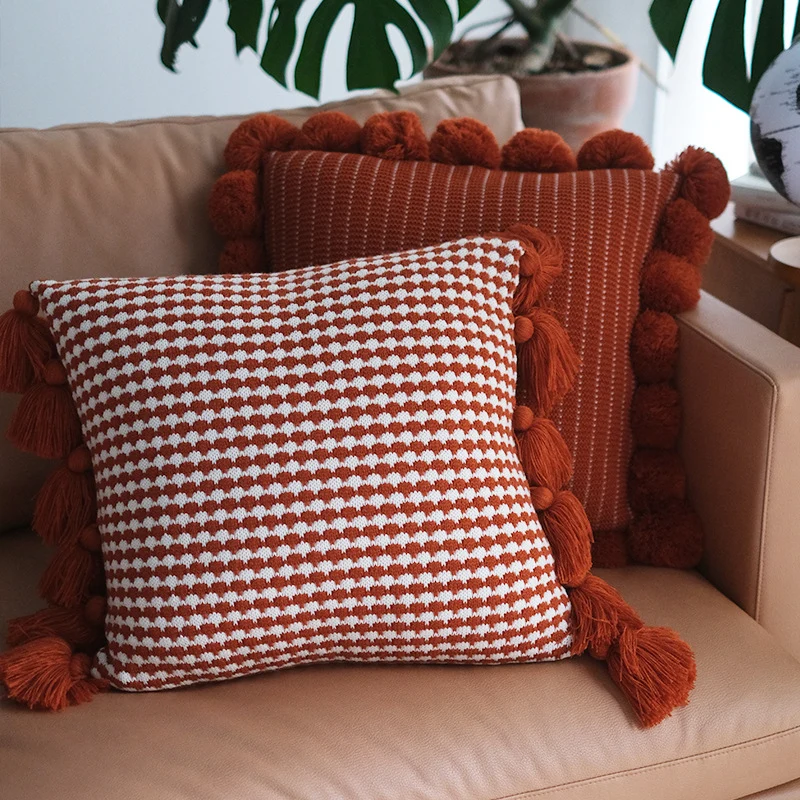 Dekoratives Pom-Pom Kissen