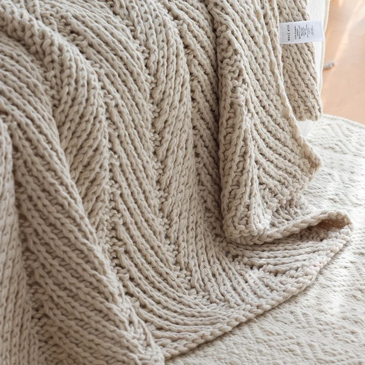 Gemütliche Chunky Strickdecke