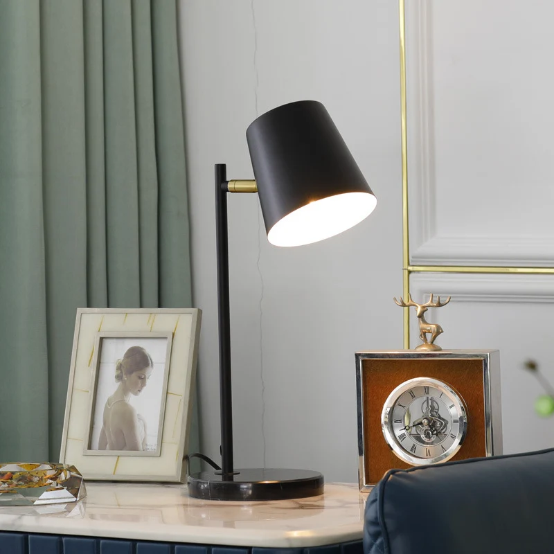 Moderne verstellbare Tischlampe
