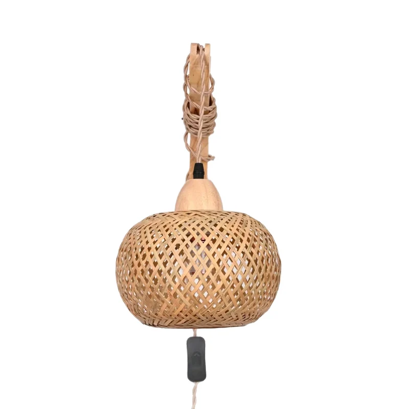 Wandmontierter Rattan