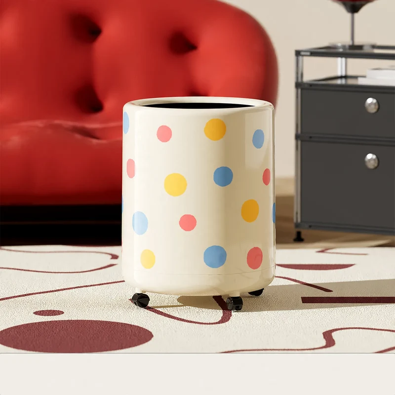 Großer Mülleimer mit Rollen und Pünktchen-Design