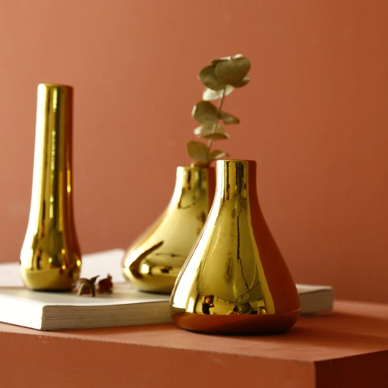 Keramik-Blumenvase mit Goldfinish, geometrisch