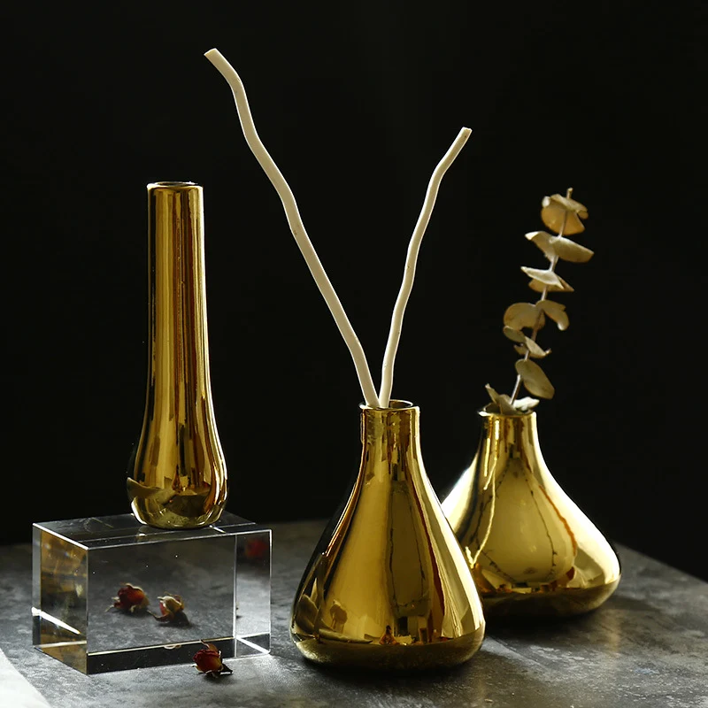 Keramik-Blumenvase mit Goldfinish, geometrisch
