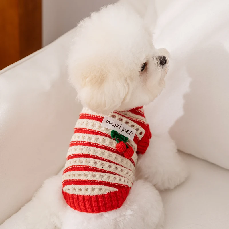 Strickpullover für Hunde mit Kirschmuster