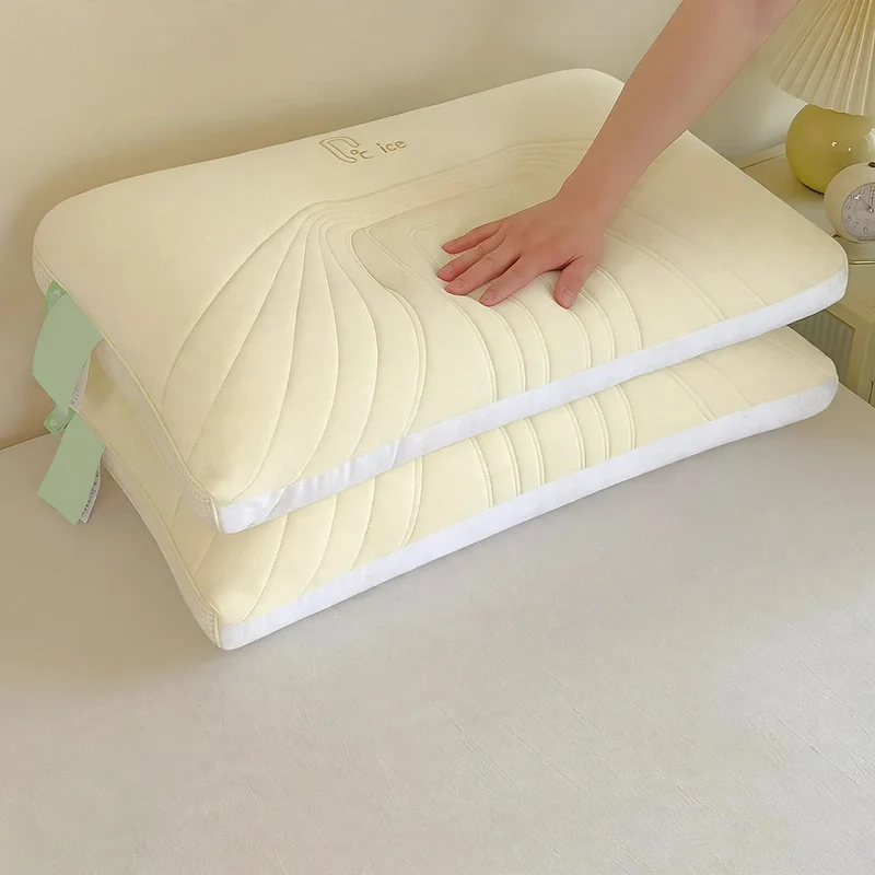 Kühlkissen mit Eiskseide-Bezug, ergonomisch