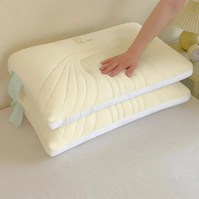 Kühlkissen mit Eiskseide-Bezug, ergonomisch