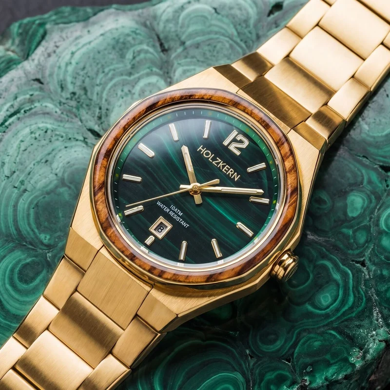 Holzkern Libertalia Libertalia Malachit Herren Armbanduhr • Echtes Malachit-Zifferblatt • Zebrano-Holz & Edelstahl