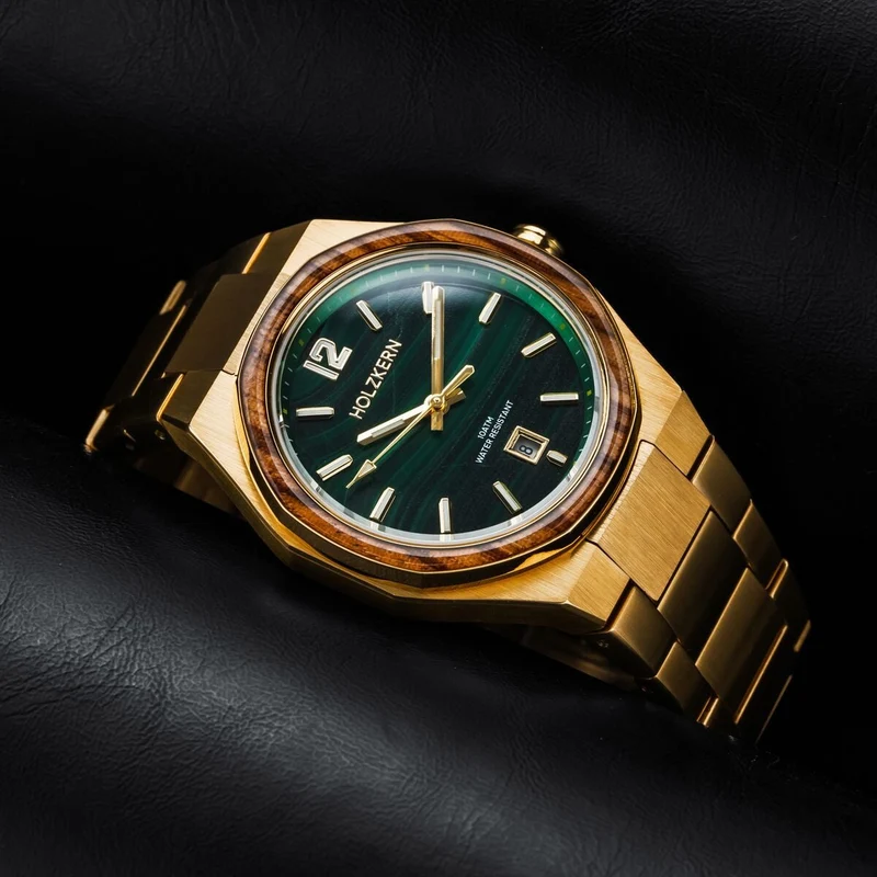 Holzkern Libertalia Libertalia Malachit Herren Armbanduhr • Echtes Malachit-Zifferblatt • Zebrano-Holz & Edelstahl