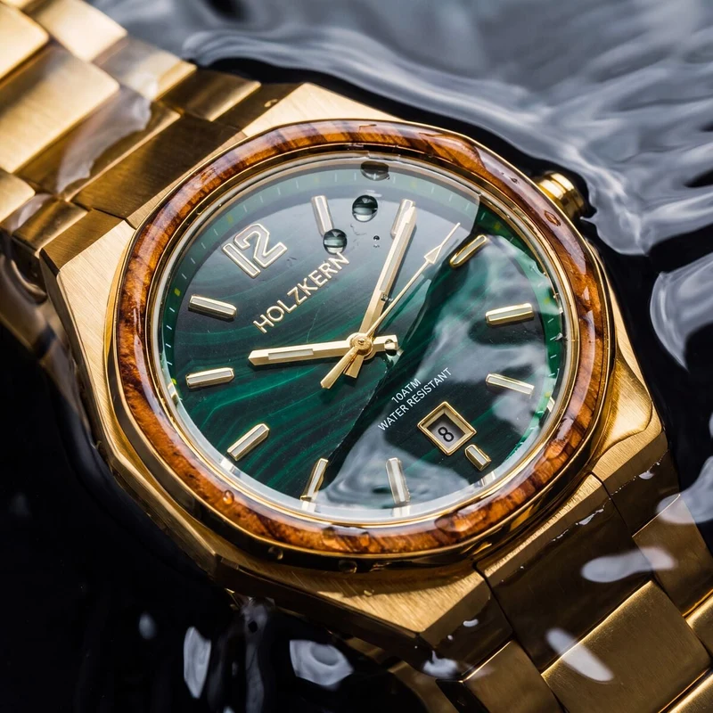 Holzkern Libertalia Libertalia Malachit Herren Armbanduhr • Echtes Malachit-Zifferblatt • Zebrano-Holz & Edelstahl