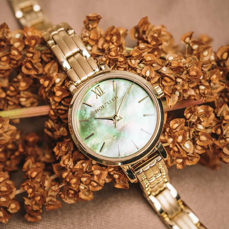 Holzkern Themis Damen Armbanduhr • Miyota Quarzwerk • Echtes grünes Perlmutt-Zifferblatt
