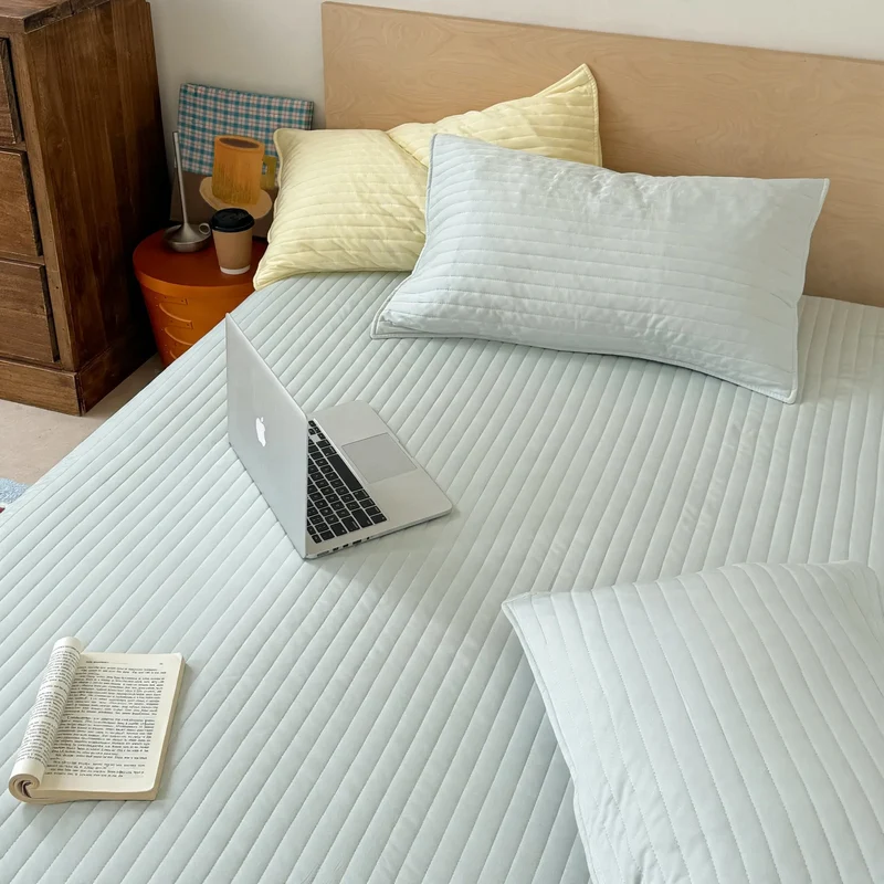 Modales Steppbett mit Gummizug, vier Jahreszeiten