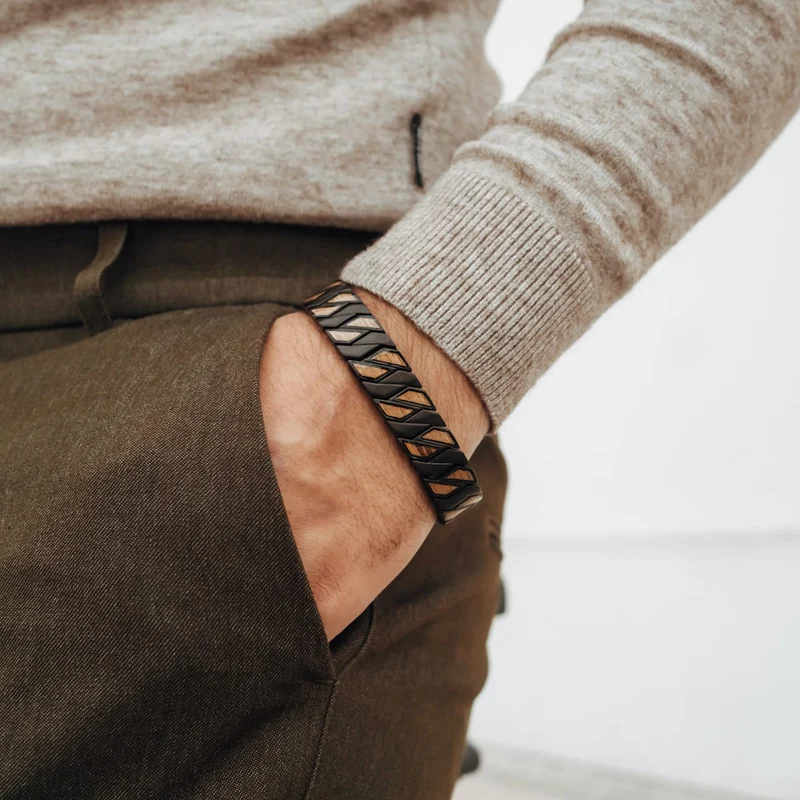 Holzkern Askja Herren Armbanduhr • Echtes Blatt Zifferblatt • Zebranoholz & Edelstahl