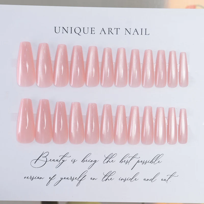 Elegantes Press-On Nageldesign-Set mit einzigartigem Design