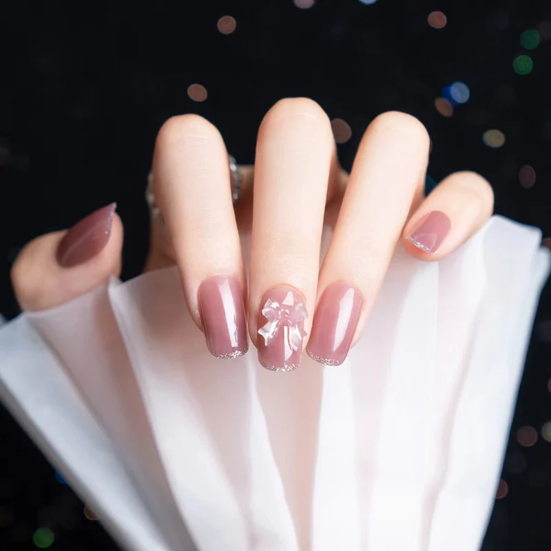 Elegantes Press-On-Nagelkunst-Set mit Schleifenakzenten