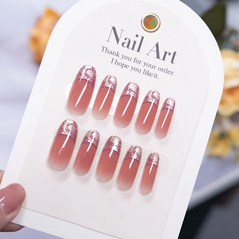 Elegantes Set von French Tip Press-On Nägel