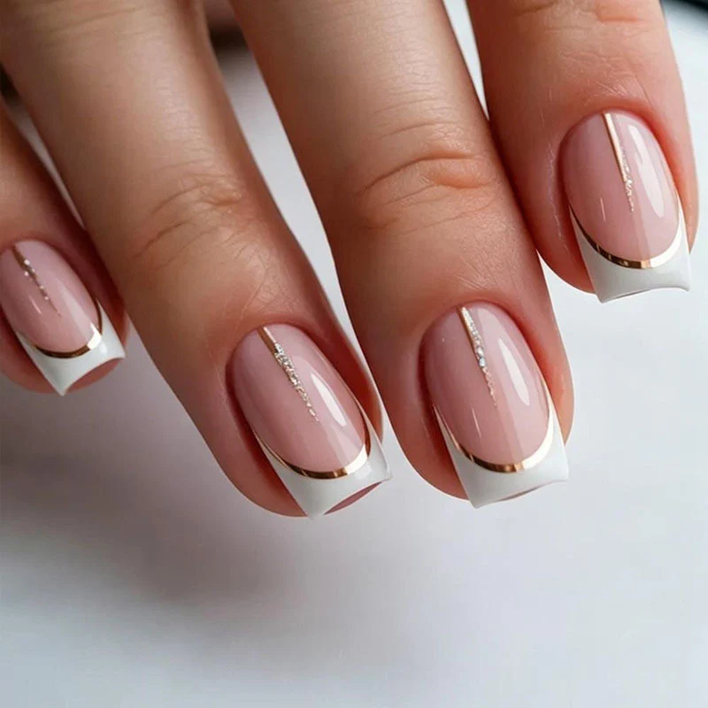Elegante Französische Tip Acryl Press-On Nägel mit Goldakzent