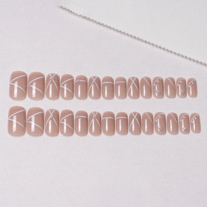 Eleganter dekorativer Press-On-Nagelset
