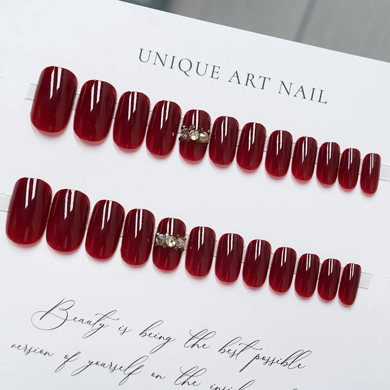 Elegante dekorative Press-On-Nagelkunst