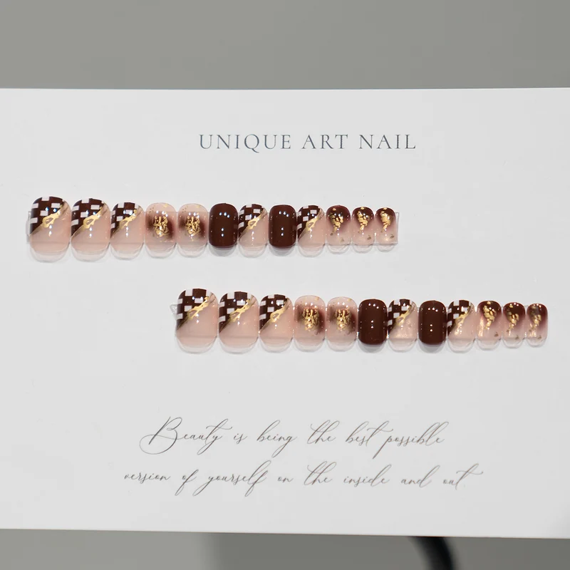 Elegantes Künstlerisches Aufkleben von Nagelset