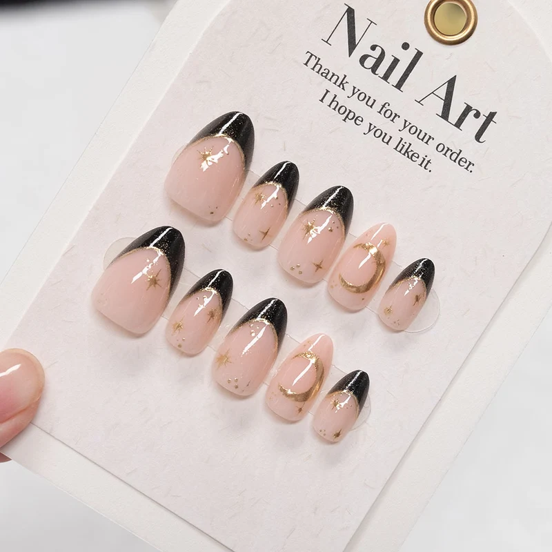 Elegante goldbeschichtete Stiletto-Press-On-Nägel