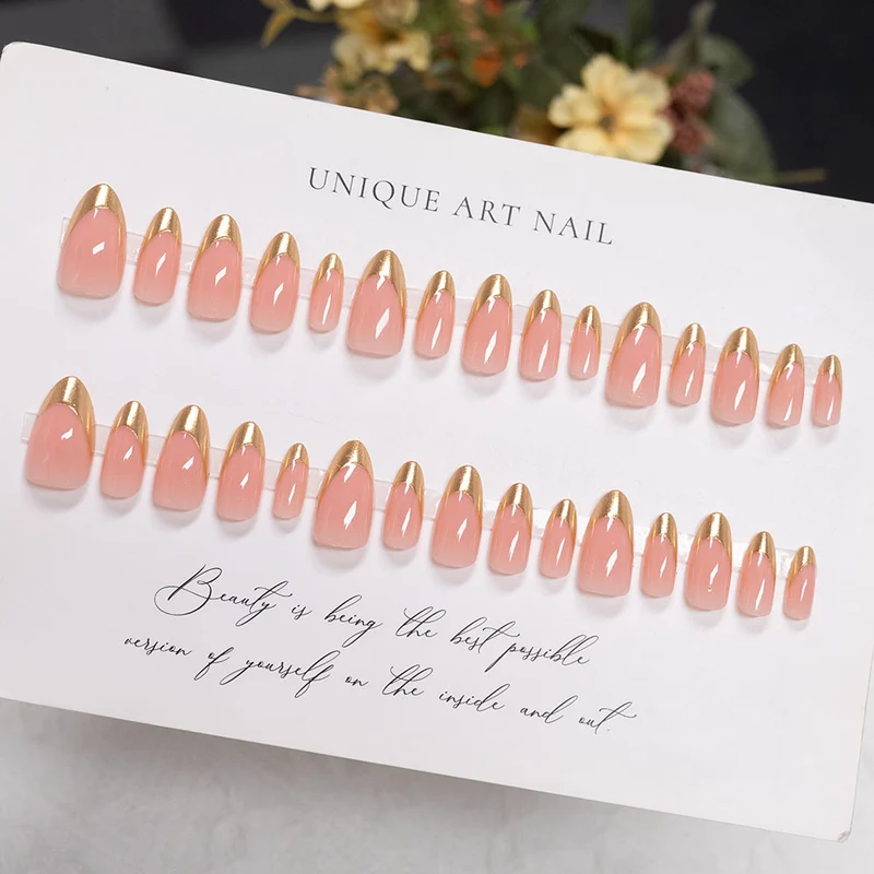 Elegante goldbeschichtete Stiletto-Press-On-Nägel