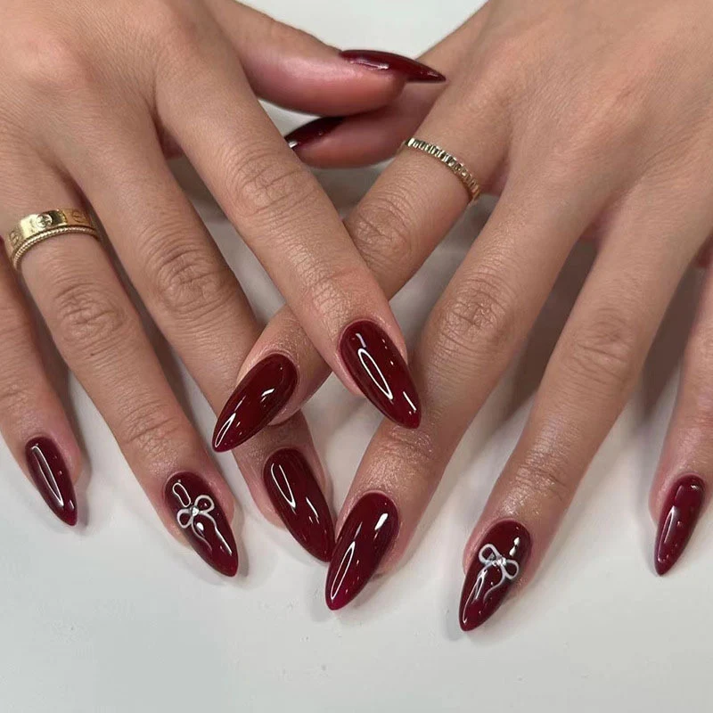Elegante Glänzende Mandel-förmige Nagelkunst