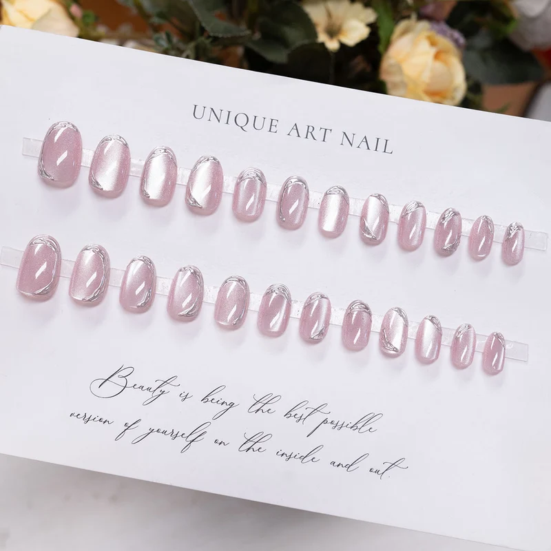 Dekorativer Press-On-Nagelset mit einzigartigen Kunstdesigns