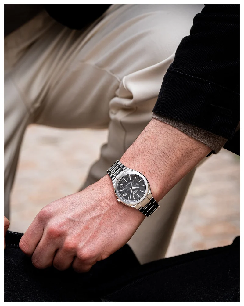 Casio Edifice EFK-200CD-1AER Herren Automatikuhr • Saphirglas • Geschmiedetes Carbon-Zifferblatt