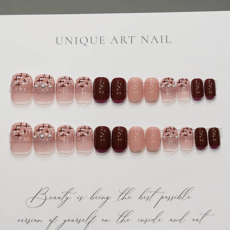 Dekorative Nagelkunst mit Perlelementen
