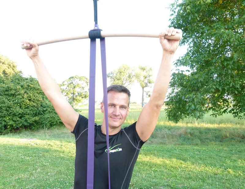 Fitness Band aus Naturlatex als Klimmzughilfe