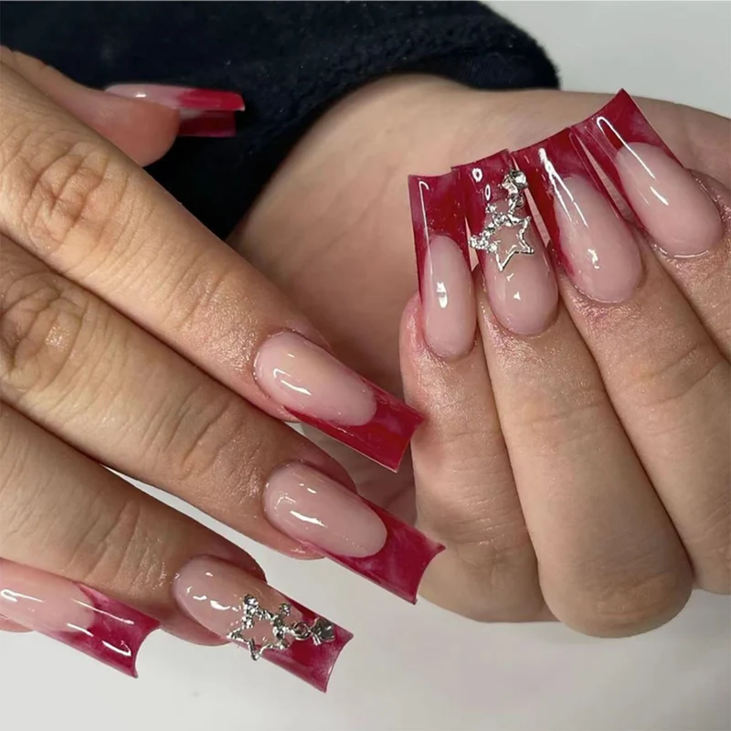 Dekorative lange Stiletto Press-On Nägel mit Sternakzenten