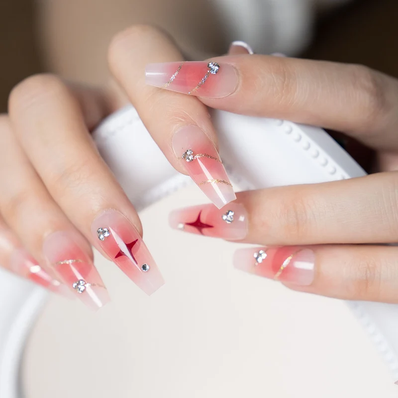 Dekorative Lange Stiletto Press-On Nagelkunst