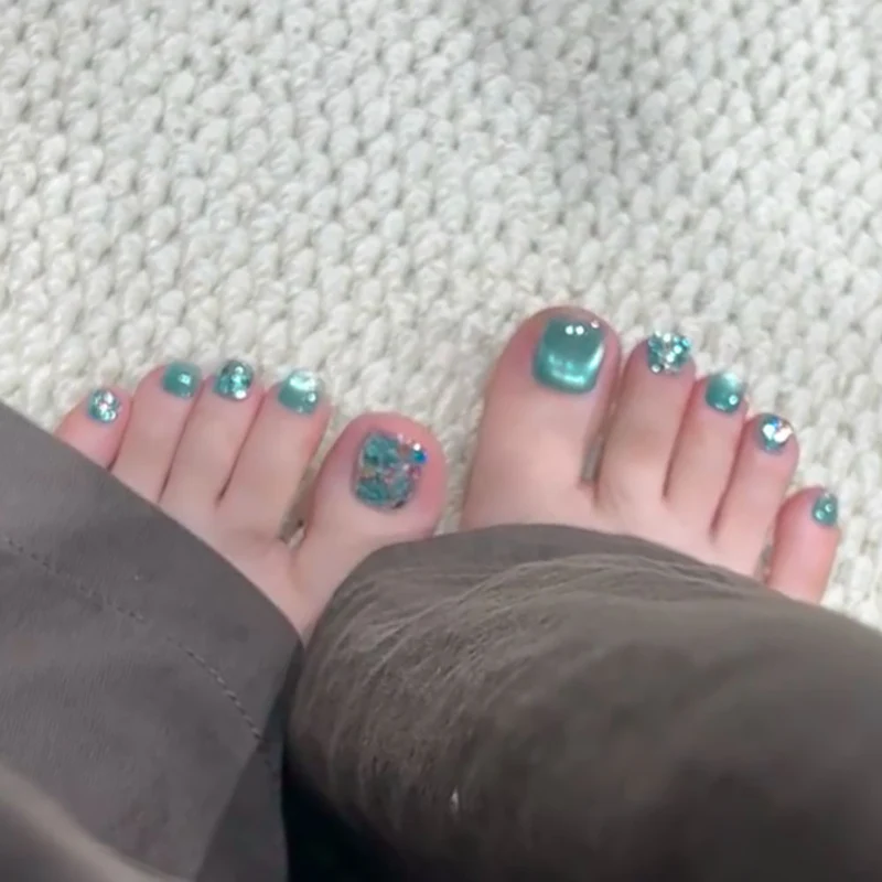 Dekoratives Glittergel Pediküre