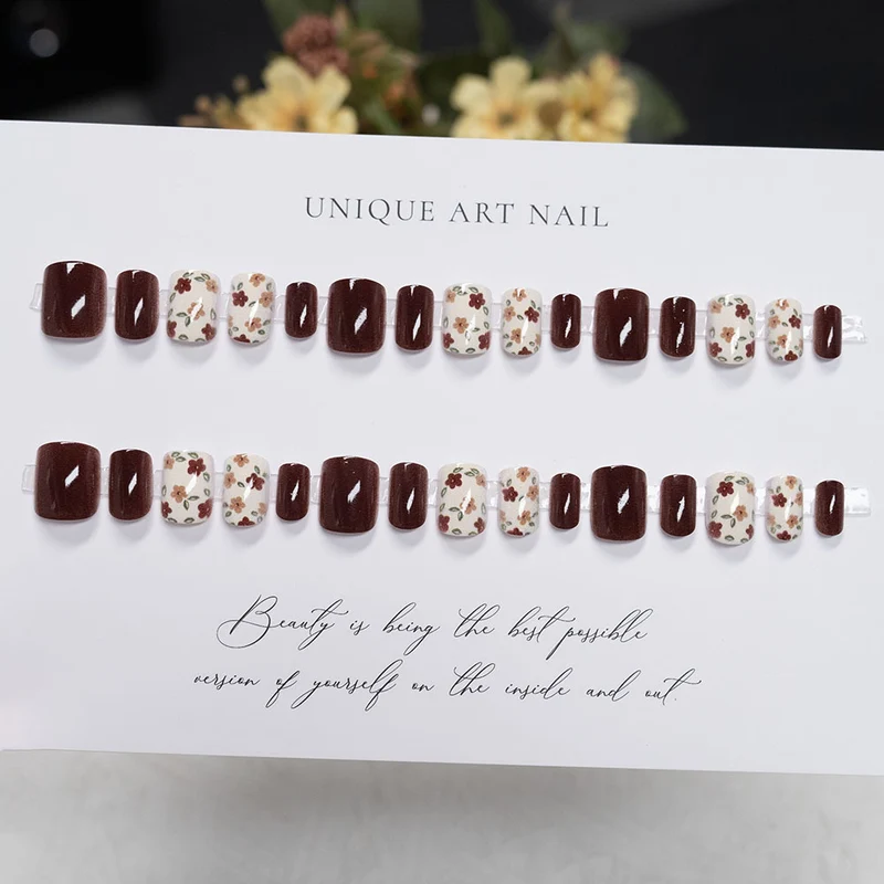 Dekoratives florales Nagelkunst-Set