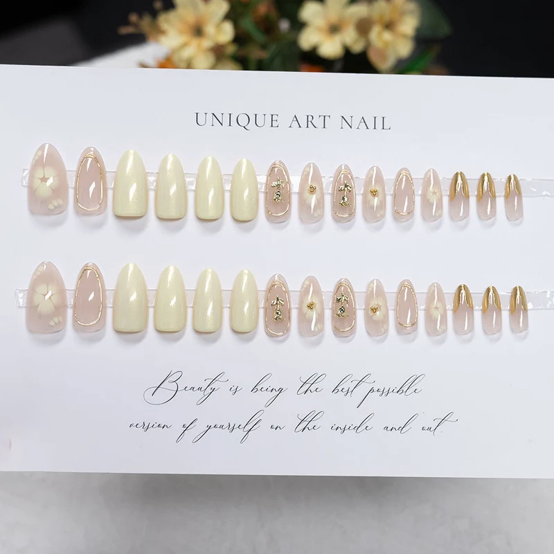 Dekoratives florales Nagelkunst-Set